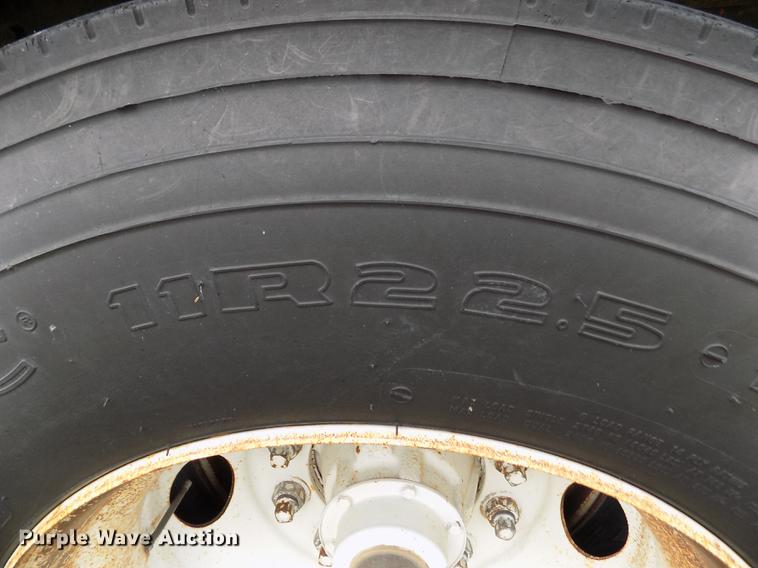 image for item ER9107 1994 Farris double hopper bottom grain trailer