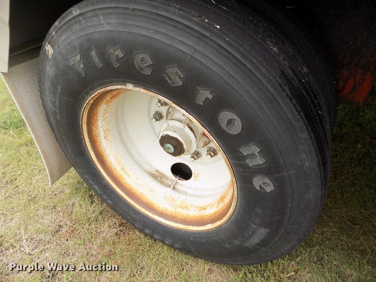 image for item ER9107 1994 Farris double hopper bottom grain trailer