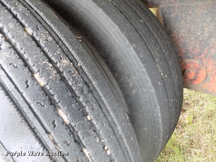 image for item ER9107 1994 Farris double hopper bottom grain trailer