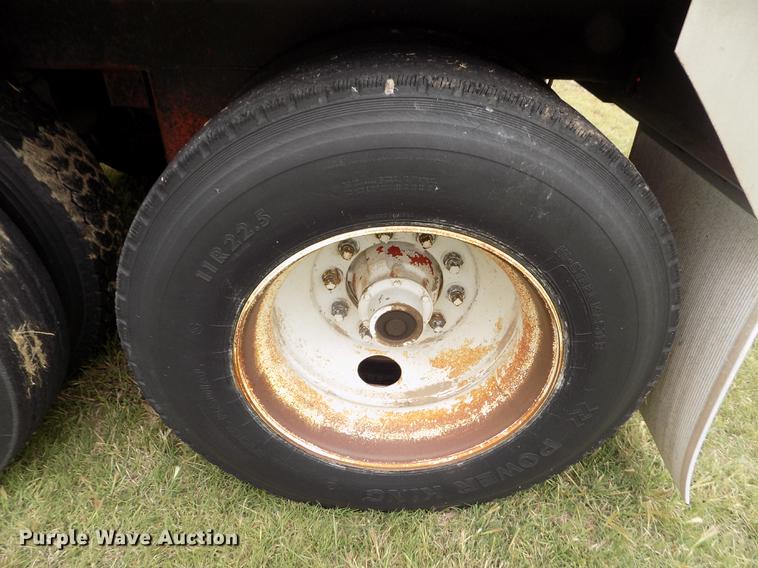 image for item ER9107 1994 Farris double hopper bottom grain trailer