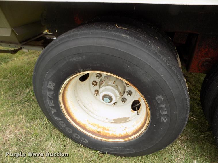 image for item ER9107 1994 Farris double hopper bottom grain trailer