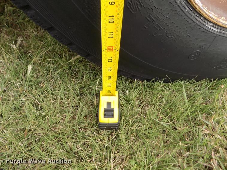 image for item ER9107 1994 Farris double hopper bottom grain trailer