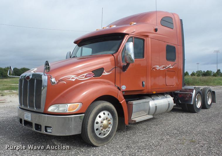 image for item K6249 2010 Peterbilt 387 semi truck