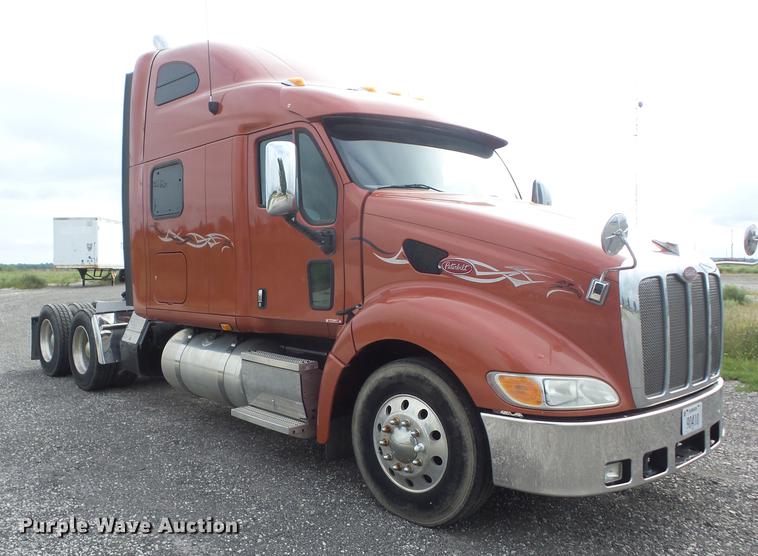 image for item K6249 2010 Peterbilt 387 semi truck