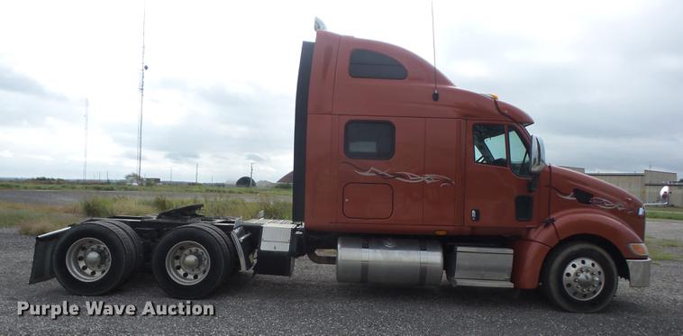 image for item K6249 2010 Peterbilt 387 semi truck