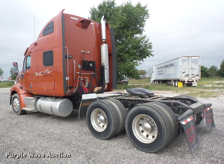 image for item K6249 2010 Peterbilt 387 semi truck