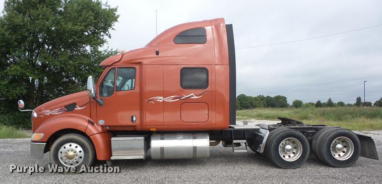 image for item K6249 2010 Peterbilt 387 semi truck