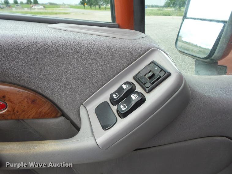 image for item K6249 2010 Peterbilt 387 semi truck