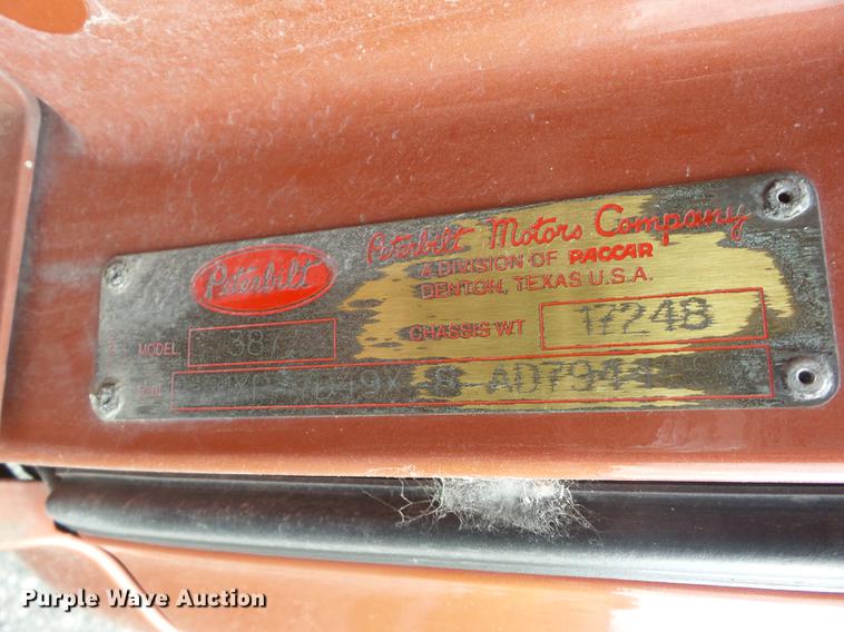 image for item K6249 2010 Peterbilt 387 semi truck