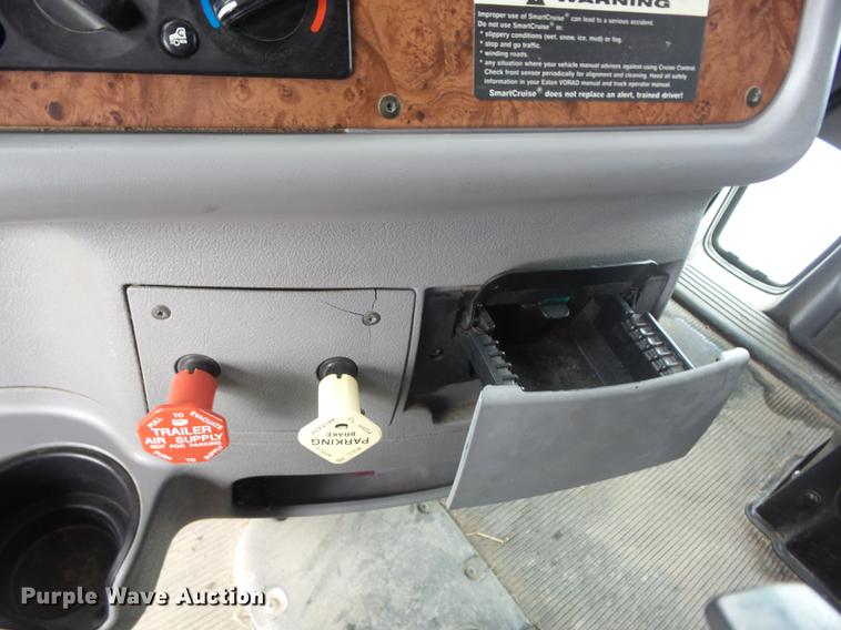 image for item K6249 2010 Peterbilt 387 semi truck