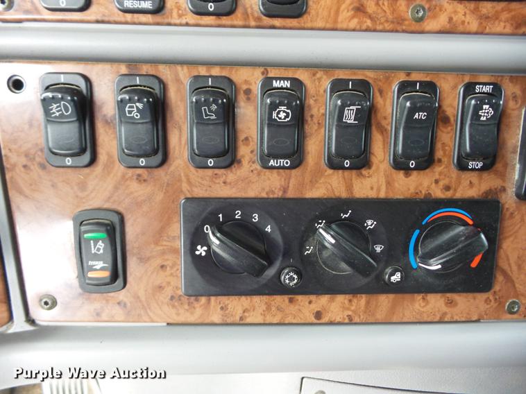 image for item K6249 2010 Peterbilt 387 semi truck