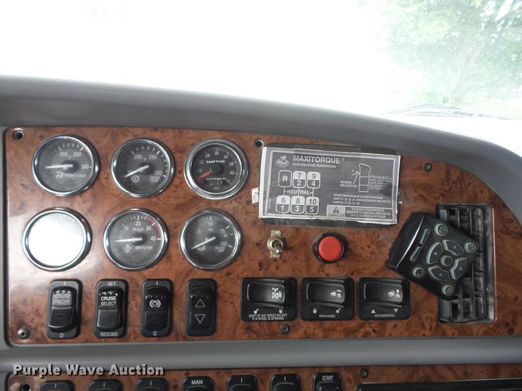 image for item K6249 2010 Peterbilt 387 semi truck