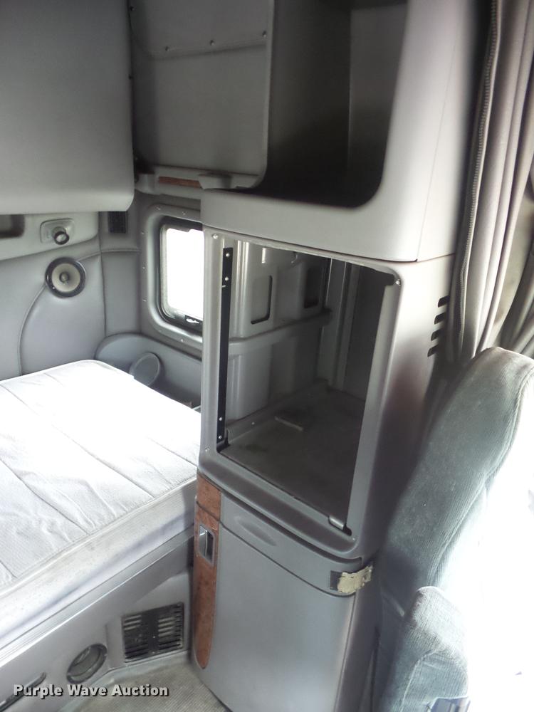 image for item K6249 2010 Peterbilt 387 semi truck