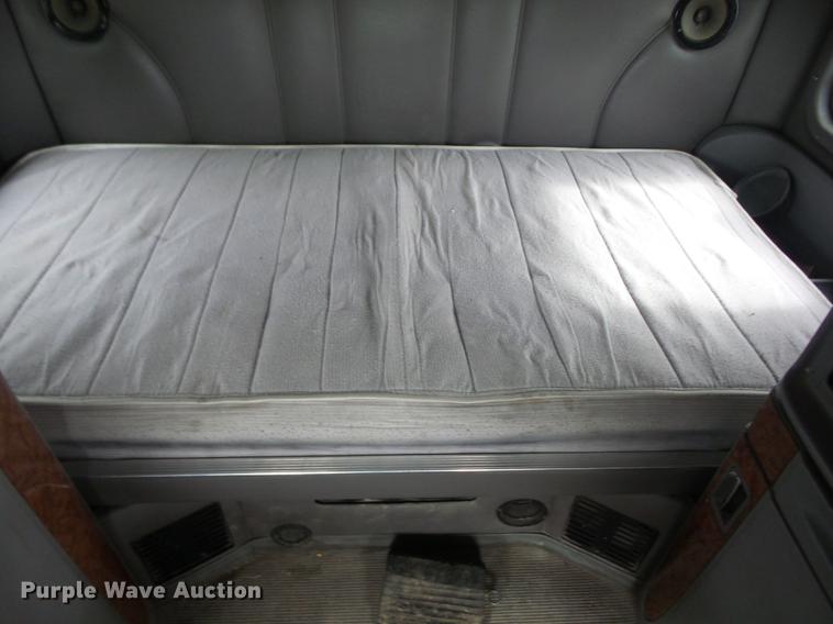 image for item K6249 2010 Peterbilt 387 semi truck