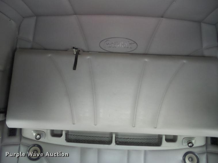 image for item K6249 2010 Peterbilt 387 semi truck