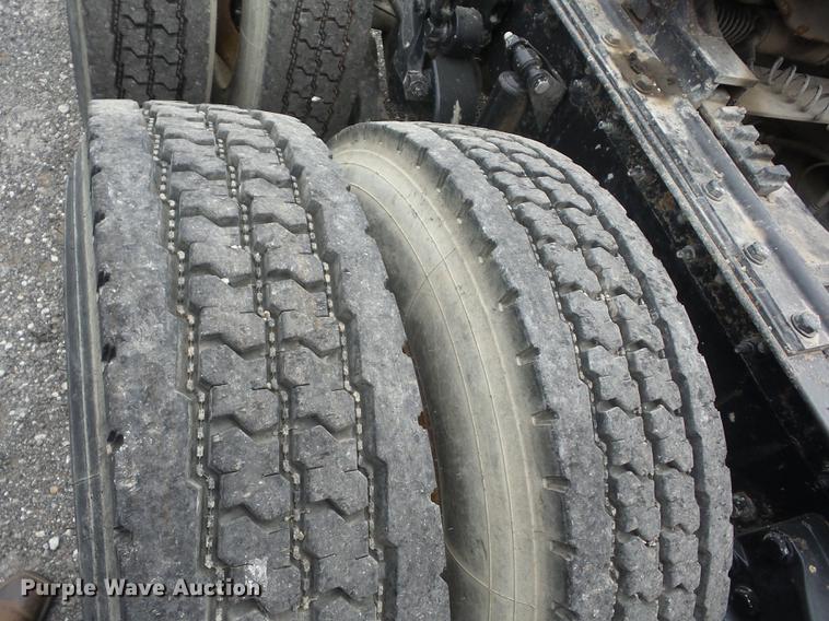 image for item K6249 2010 Peterbilt 387 semi truck