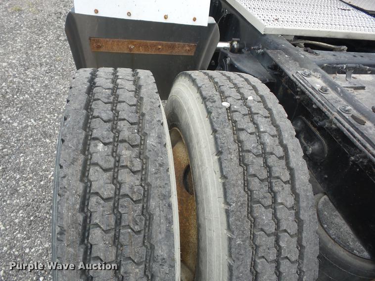 image for item K6249 2010 Peterbilt 387 semi truck