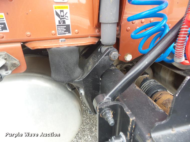 image for item K6249 2010 Peterbilt 387 semi truck