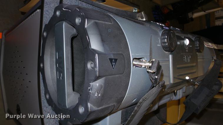 image for item AM9225 JVC RV-NB1 radio