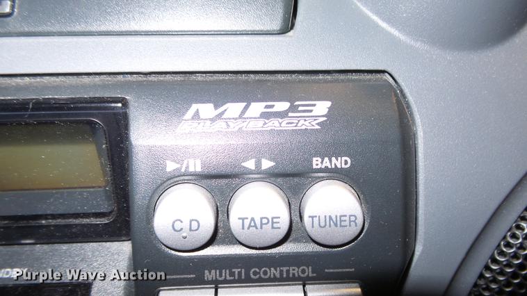 image for item AM9225 JVC RV-NB1 radio