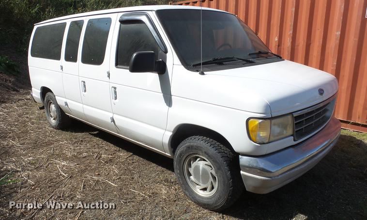image for item AM9226 1995 Ford Club Wagon van