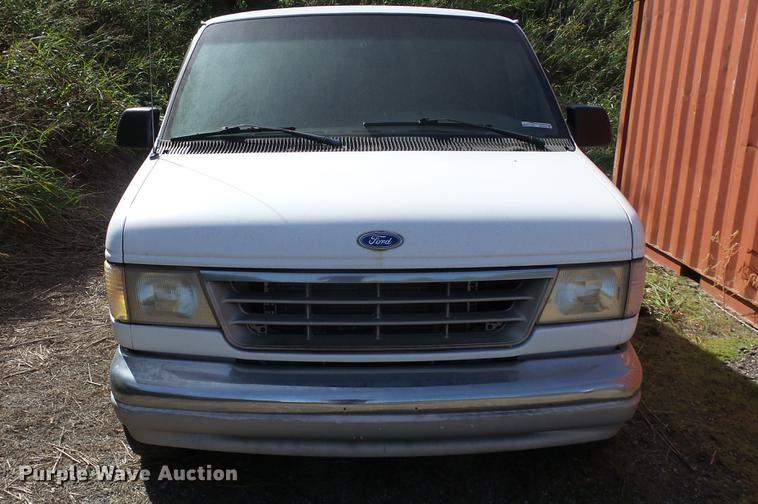 image for item AM9226 1995 Ford Club Wagon van
