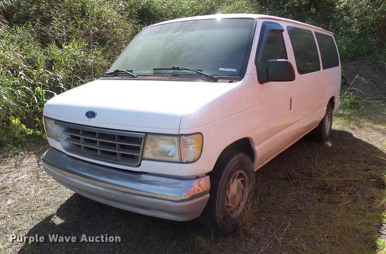 image for item AM9226 1995 Ford Club Wagon van