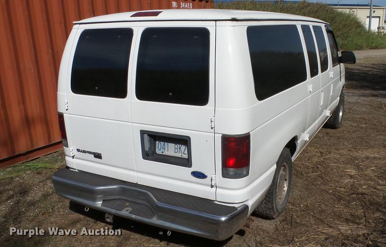 image for item AM9226 1995 Ford Club Wagon van