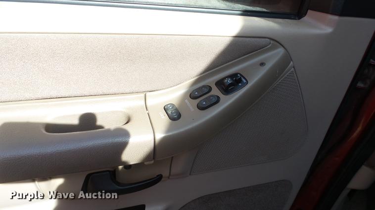 image for item AM9226 1995 Ford Club Wagon van