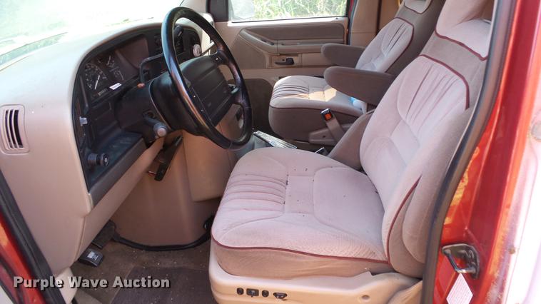 image for item AM9226 1995 Ford Club Wagon van