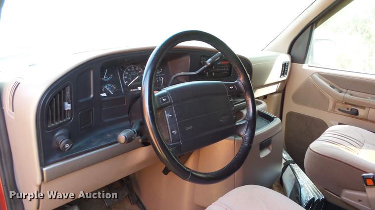 image for item AM9226 1995 Ford Club Wagon van