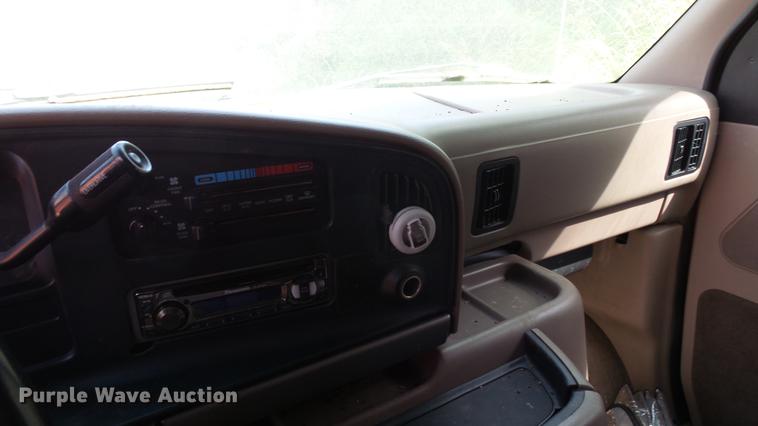 image for item AM9226 1995 Ford Club Wagon van