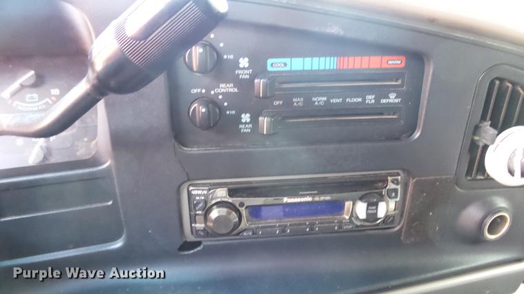 image for item AM9226 1995 Ford Club Wagon van