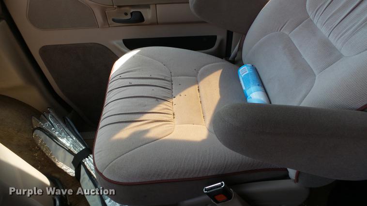 image for item AM9226 1995 Ford Club Wagon van