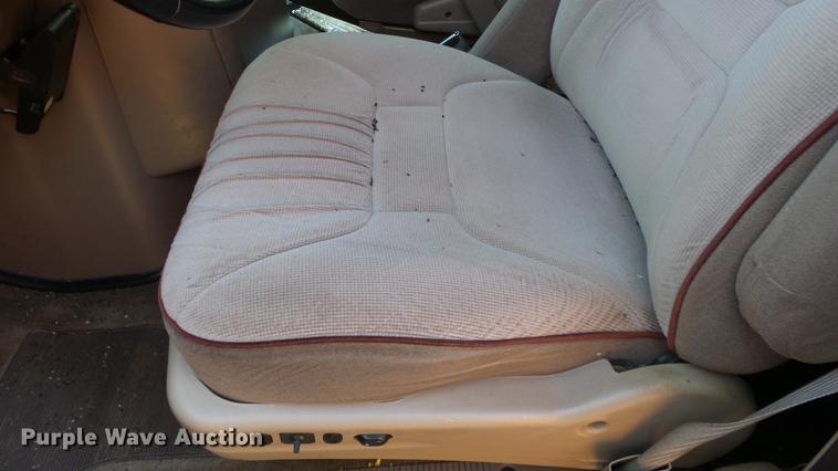 image for item AM9226 1995 Ford Club Wagon van