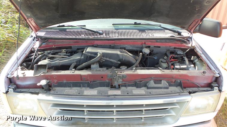 image for item AM9226 1995 Ford Club Wagon van