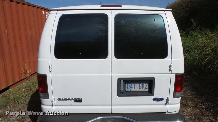 image for item AM9226 1995 Ford Club Wagon van