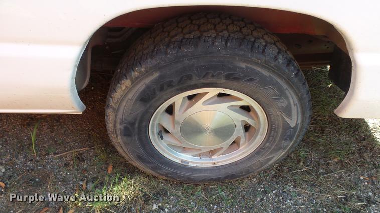 image for item AM9226 1995 Ford Club Wagon van