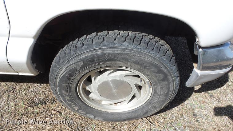 image for item AM9226 1995 Ford Club Wagon van