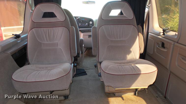 image for item AM9226 1995 Ford Club Wagon van