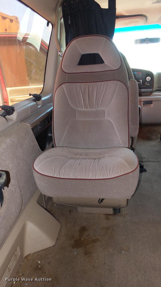 image for item AM9226 1995 Ford Club Wagon van