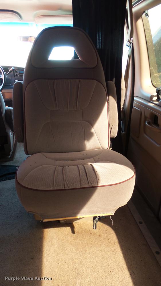 image for item AM9226 1995 Ford Club Wagon van