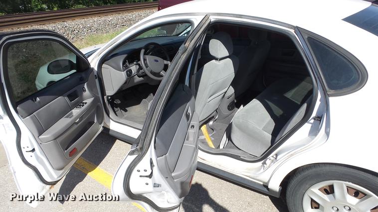 image for item AM9227 2005 Ford Taurus