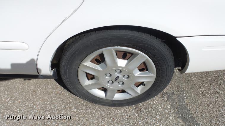 image for item AM9227 2005 Ford Taurus