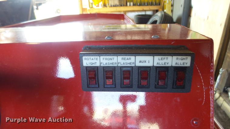 image for item AM9232 2006 Alumacraft MV1648N1S-20 boat