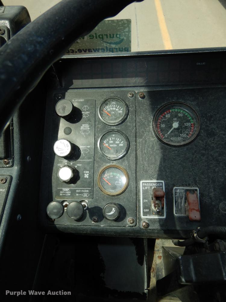 image for item DB6204 2001 Gillig C21B102N4 transit bus