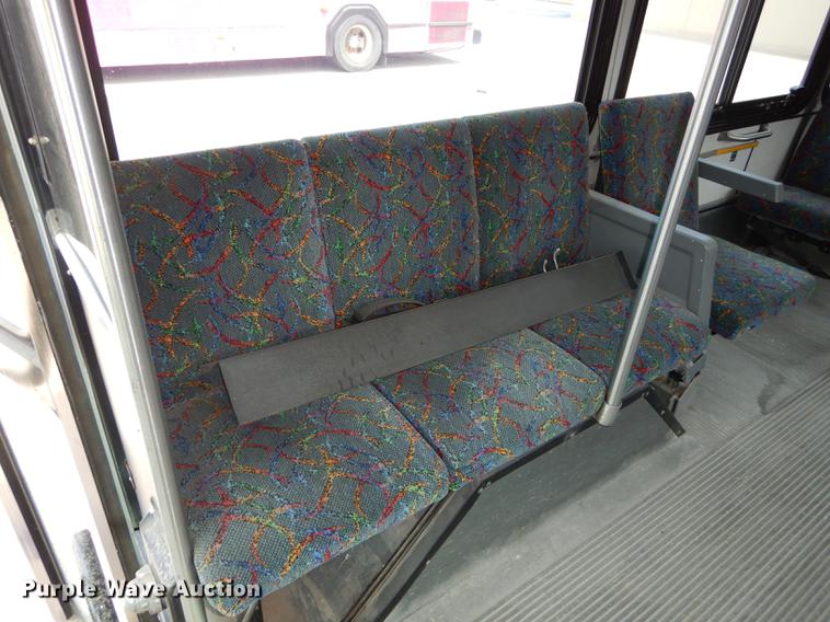 image for item DB6204 2001 Gillig C21B102N4 transit bus