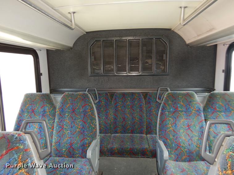 image for item DB6204 2001 Gillig C21B102N4 transit bus