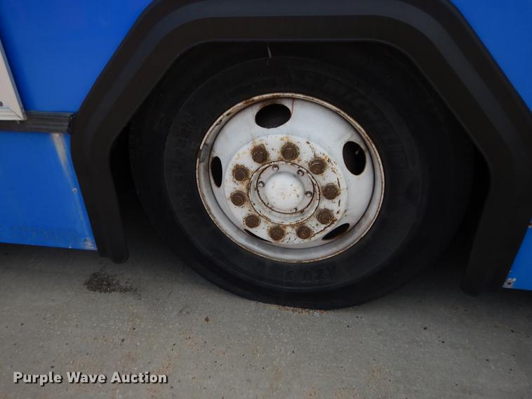 image for item DB6204 2001 Gillig C21B102N4 transit bus