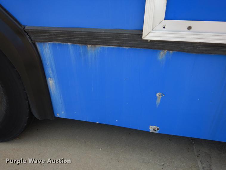 image for item DB6204 2001 Gillig C21B102N4 transit bus